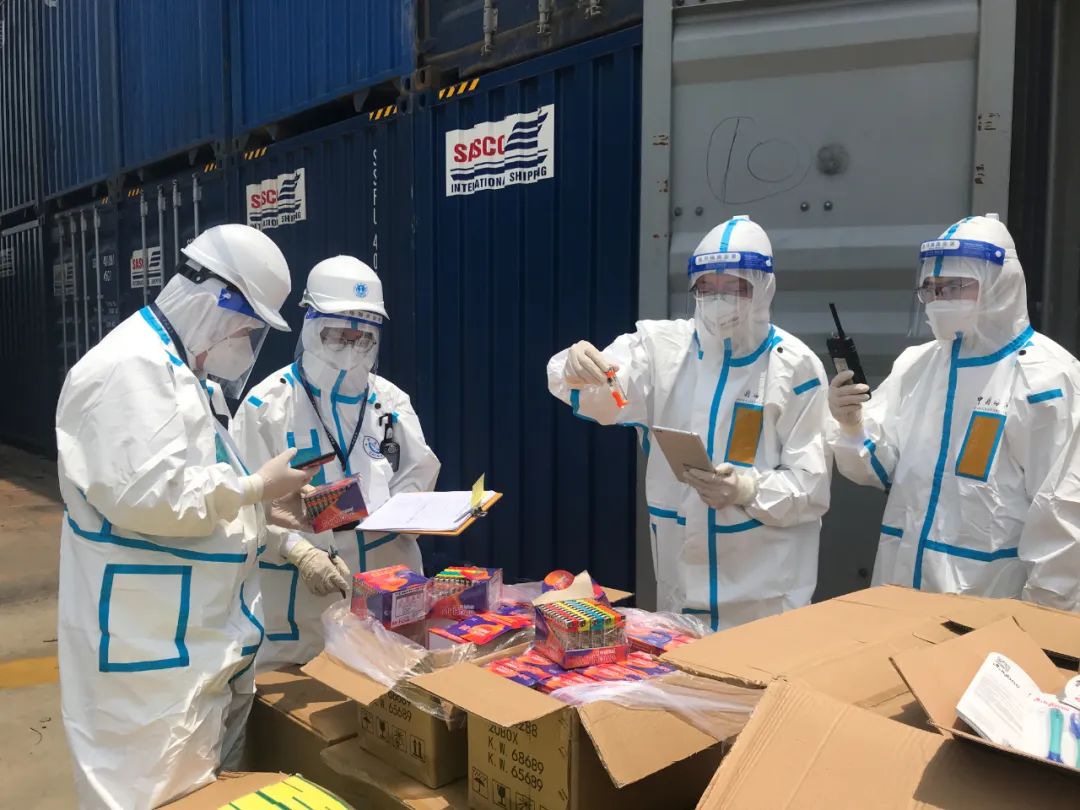 突發(fā)！海關(guān)又截獲集裝箱中夾藏8噸“炸藥”準(zhǔn)備出運(yùn)！這些涉事企業(yè)難逃重罰