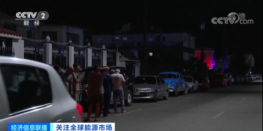 在國外，排隊(duì)半個(gè)月，都沒加上一箱油…