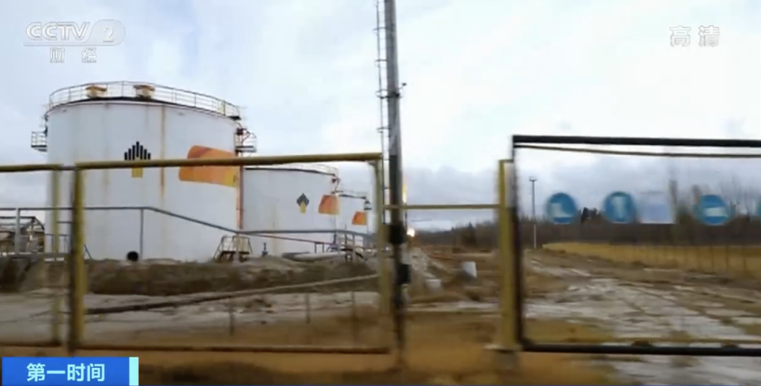 在國外，排隊(duì)半個(gè)月，都沒加上一箱油…