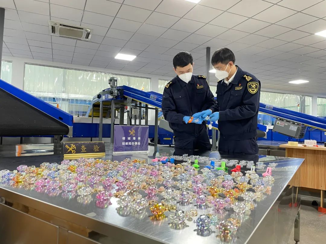 海關(guān)公布一批侵犯知識(shí)產(chǎn)權(quán)典型案例，上半年共扣留侵權(quán)嫌疑貨物4527萬(wàn)件