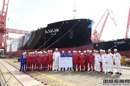 雙船出塢雙船起?。〗显齑瓉斫衲甑谒呐纬鰤]