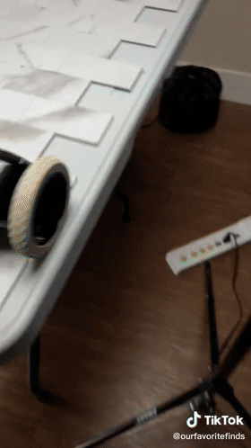 TikTok上的打工人內(nèi)卷實錄，或成爆款助推器？！