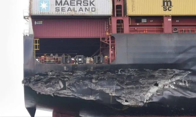 突發(fā)！一大型集裝箱船在馬六甲海峽被油輪撞擊，兩船嚴(yán)重受損，船期延誤！