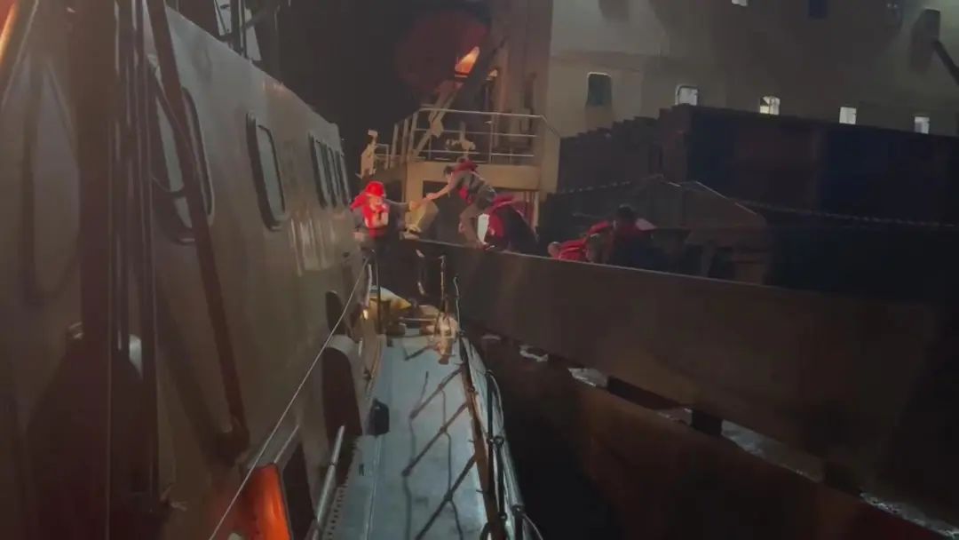 凌晨貨輪貨艙進(jìn)水 11名船員請(qǐng)求救助！