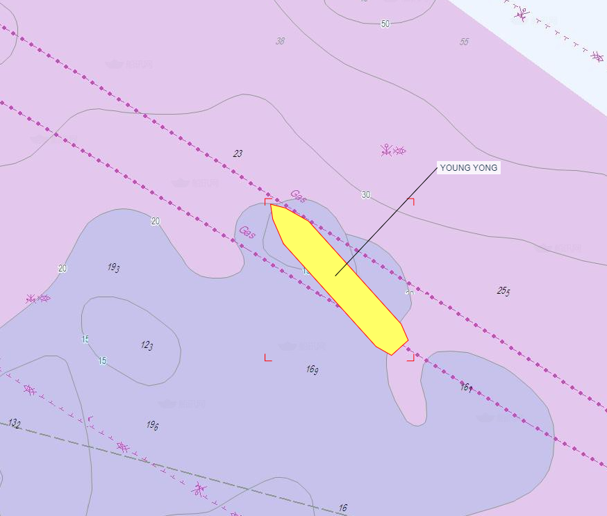 麻煩了！30萬噸級VLCC擱淺在天然氣管道上，已4天了！