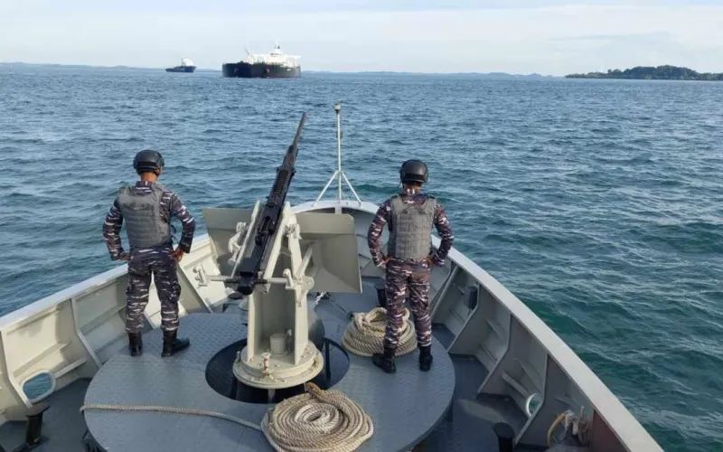 麻煩了！30萬噸級VLCC擱淺在天然氣管道上，已4天了！