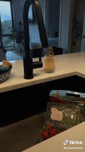 火到TikTok的“松弛感”，居然藏著這樣的商機？