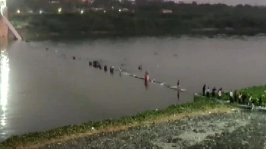 突發(fā)！印度，大批民眾墜河，已致91人死亡