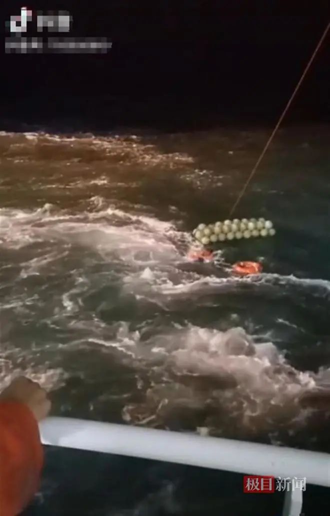 東海一漁船與貨船碰撞后沉沒，3人獲救11人失蹤...