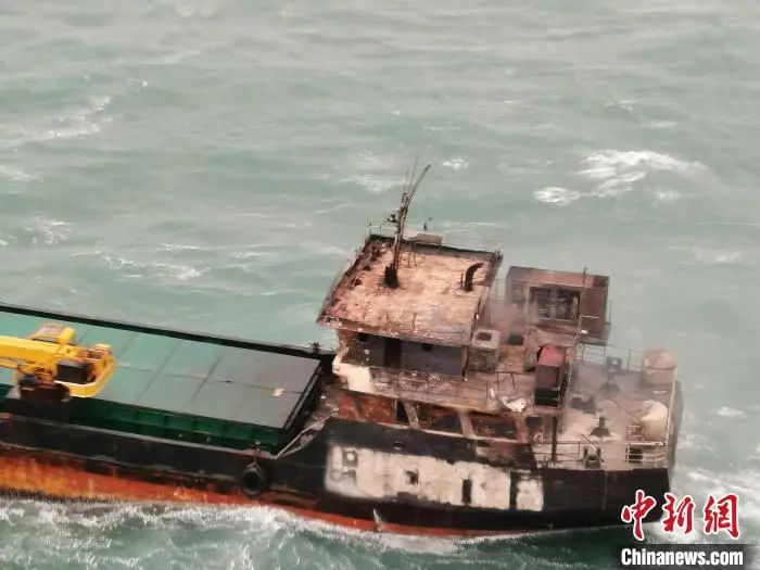 東海海域一船舶失火！7名船員被困！