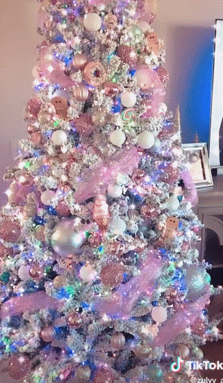 TikTok曝光量51億，英國人買爆“粉色圣誕樹”