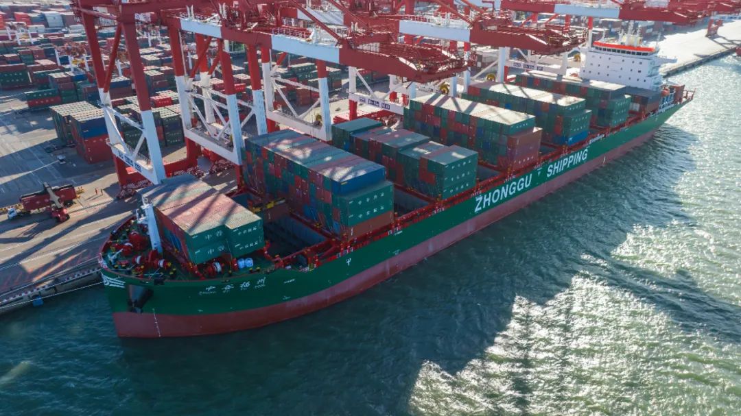 兩船齊發(fā)！兩艘最大內(nèi)貿(mào)集裝箱船同日在營口和天津港首航