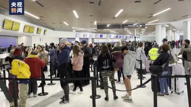 65人死亡、超5千架次航班取消！美國冬季風(fēng)暴下，紐約州提防“雪洪”，杰克遜市宣布進入緊急狀態(tài)......