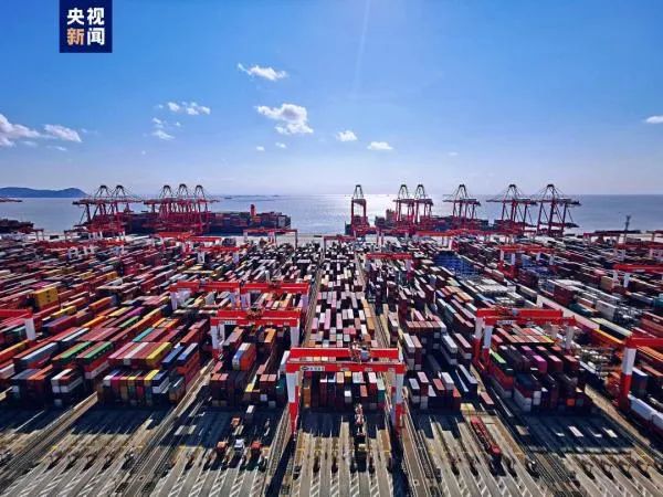 突破4730萬(wàn)TEU！上海港集裝箱吞吐量連續(xù)13年排名全球第一
