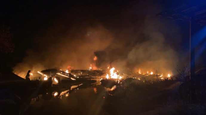 泰國(guó)灣附近一港口起火，7艘船被燒毀