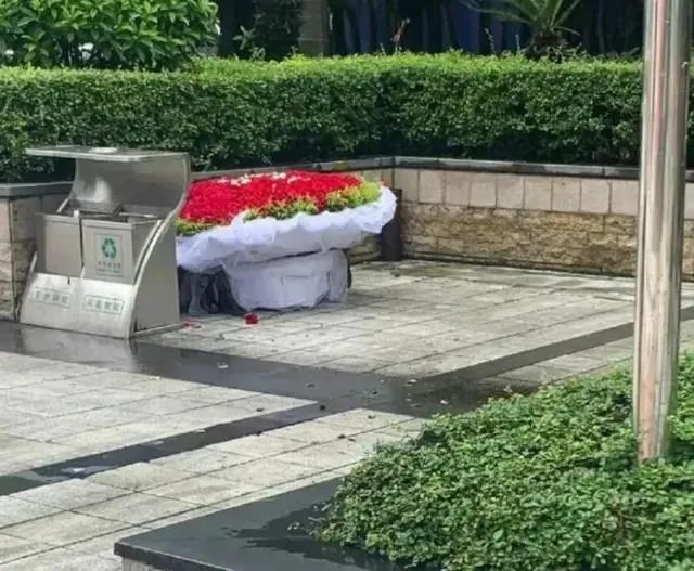 才2單，情人節(jié)銷量暴跌，賣家：“無(wú)所謂，垃圾桶會(huì)出手！”