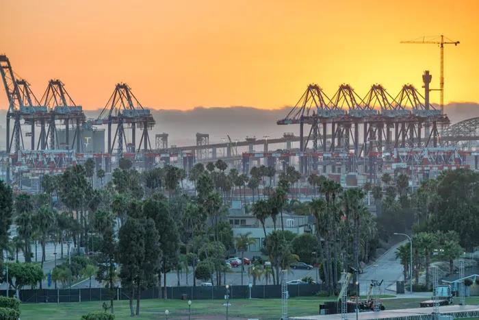 寧波港控股子公司籌劃分拆上市 擬4億元收購(gòu)海港航運(yùn)100%股權(quán)