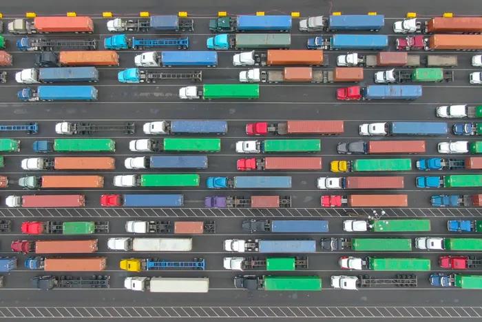 三大船公司：集裝箱貿(mào)易混亂局面將持續(xù)到第三季度才能解決！中美引領(lǐng)復(fù)蘇