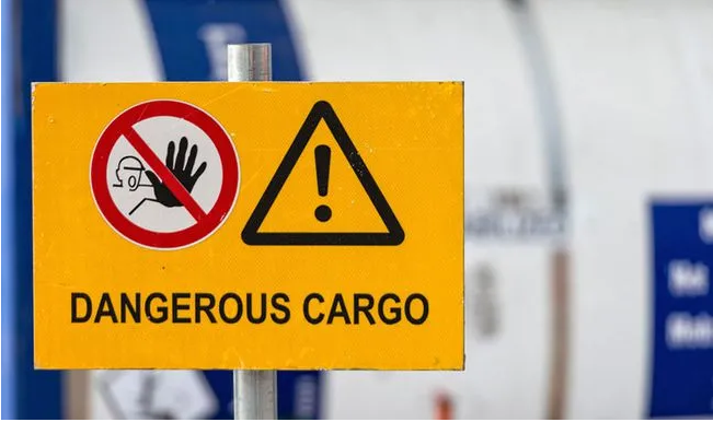 碼頭發(fā)布危險(xiǎn)貨物瞞報(bào)告知書！瞞報(bào)承擔(dān)一切損失及費(fèi)用、嚴(yán)重追究其刑事責(zé)任
