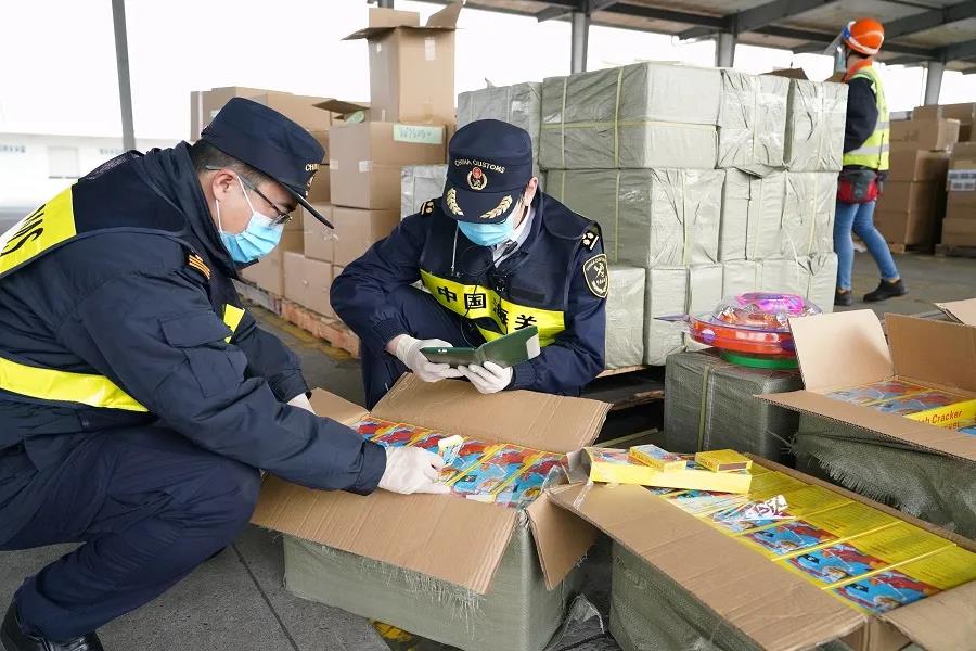 萬一爆炸的咋整？又是瞞報偽報！海關查獲“不定時炸彈”25噸