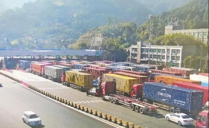 工廠提前出貨，拖車嚴(yán)重?fù)矶?，鹽田港區(qū)回應(yīng)四大熱點(diǎn)問題！