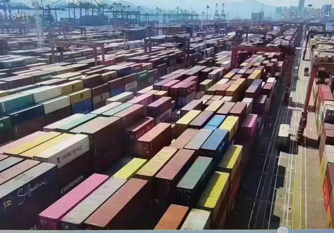 注意！鹽田港擁堵嚴(yán)重！采取交通管制！出貨高峰期，貨柜車排到了高速...