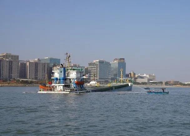 突發(fā)！兩中國貨輪澳門水域相撞，一輪沉沒！事故致燃油泄漏！  