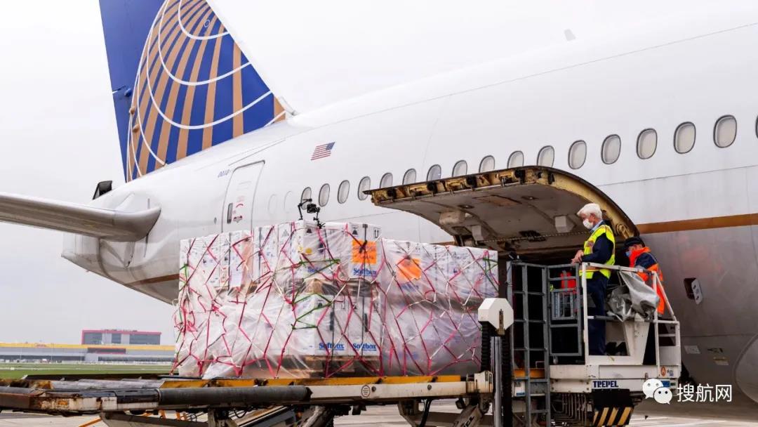 貨運(yùn)填補(bǔ)航空缺口，全球最大貨運(yùn)機(jī)場貨運(yùn)量下降7%，客運(yùn)量下降87%