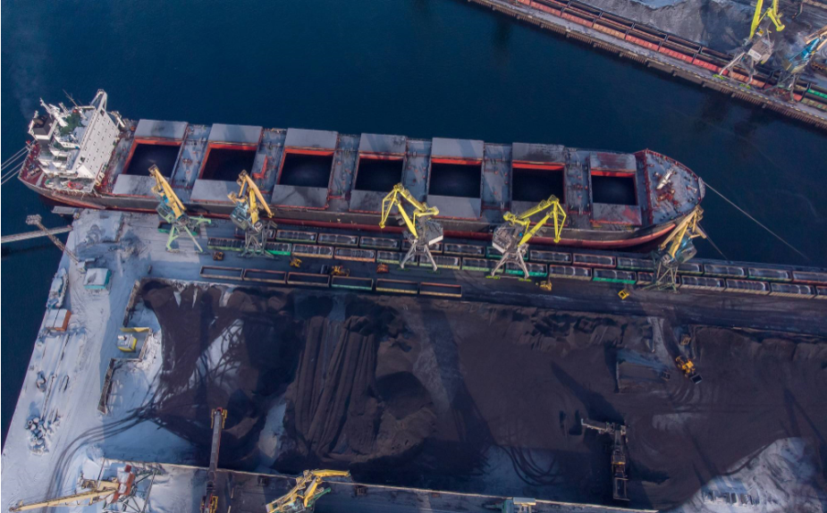 環(huán)渤海港口，海冰困住了227艘煤炭船！