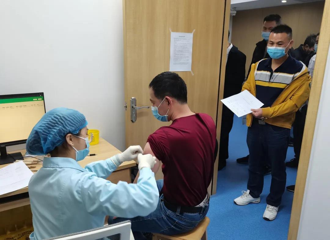深圳首批國際航行船舶船員集中接種新冠疫苗