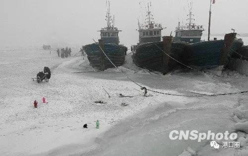 海冰厚達1米，港口封航24.5小時，這波寒潮來勢洶洶！