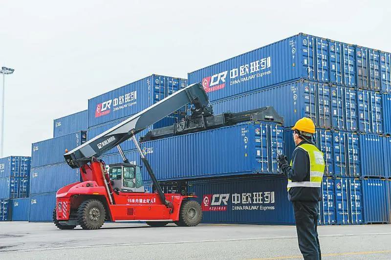 逆勢(shì)上揚(yáng)！2020年中歐班列開行數(shù)量同比增長(zhǎng)50%！