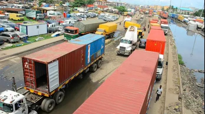 近期出貨請(qǐng)注意！尼日利亞/美國(guó)/英國(guó)/阿根廷/馬來西亞等多國(guó)港口持續(xù)擁堵，清關(guān)延誤！警惕棄貨！