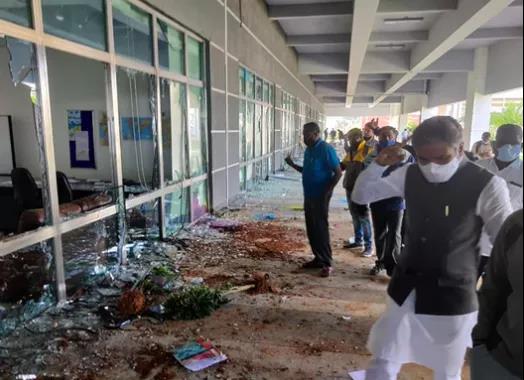 蘋果印度工廠大暴亂！近2000人打砸搶燒，放火摧毀設(shè)備