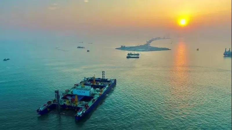 我國跨海通道再創(chuàng)新紀(jì)錄：大連灣與深中通道同日完成關(guān)鍵節(jié)點