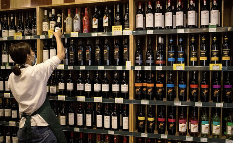 中澳貿(mào)易對(duì)峙“升級(jí)”！超60艘澳洲貨輪滯留中港！中擬限制澳多個(gè)產(chǎn)業(yè)進(jìn)口！