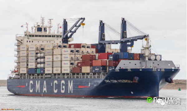 事故丨達(dá)飛一艘集裝箱船撞上泊位；一艘貨船擱淺船體傾斜 集裝箱被水浸泡