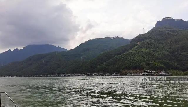 急！一裝載1850噸石渣的貨船觸礁 302艘船被堵