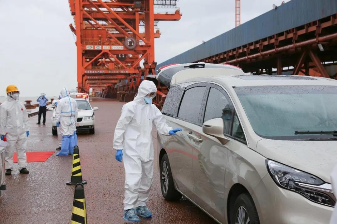 重磅！上海完成疫情以來國(guó)內(nèi)首例外籍船員港口換班作業(yè)